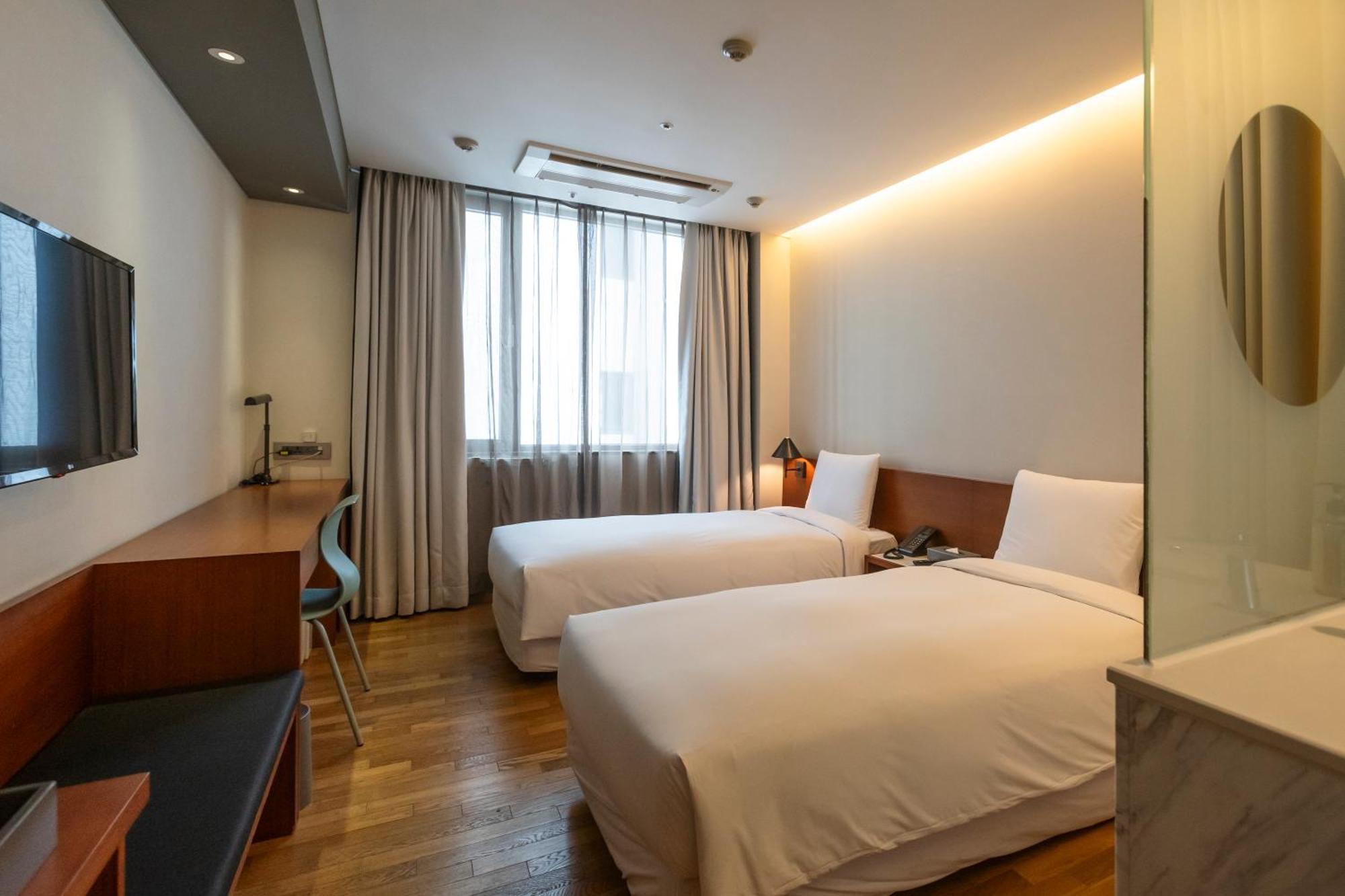 Seoul Hotel Shinshin Myeongdong Екстериор снимка