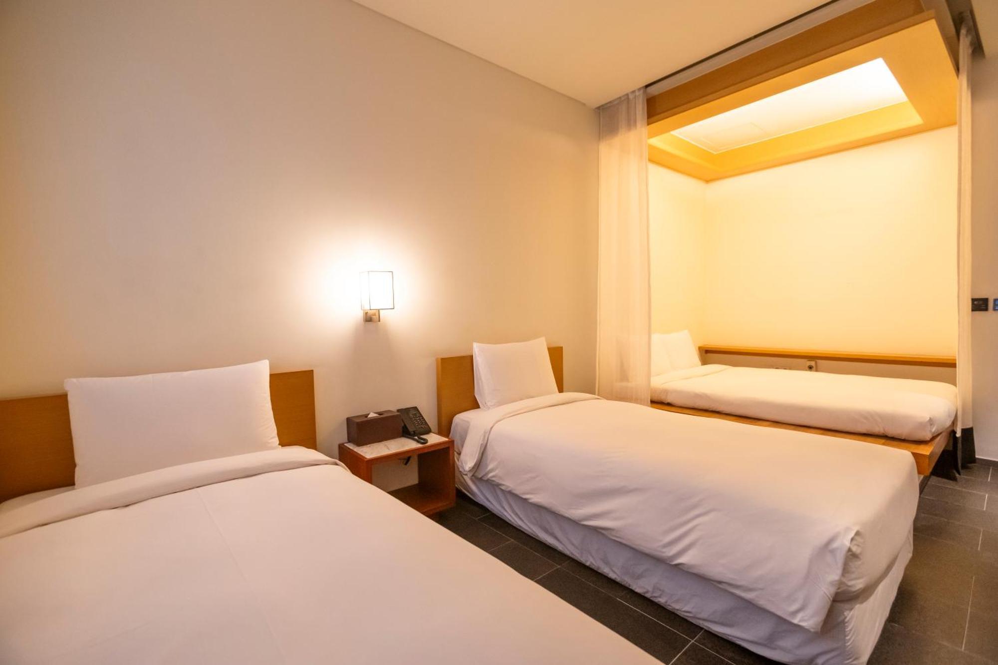 Seoul Hotel Shinshin Myeongdong Екстериор снимка