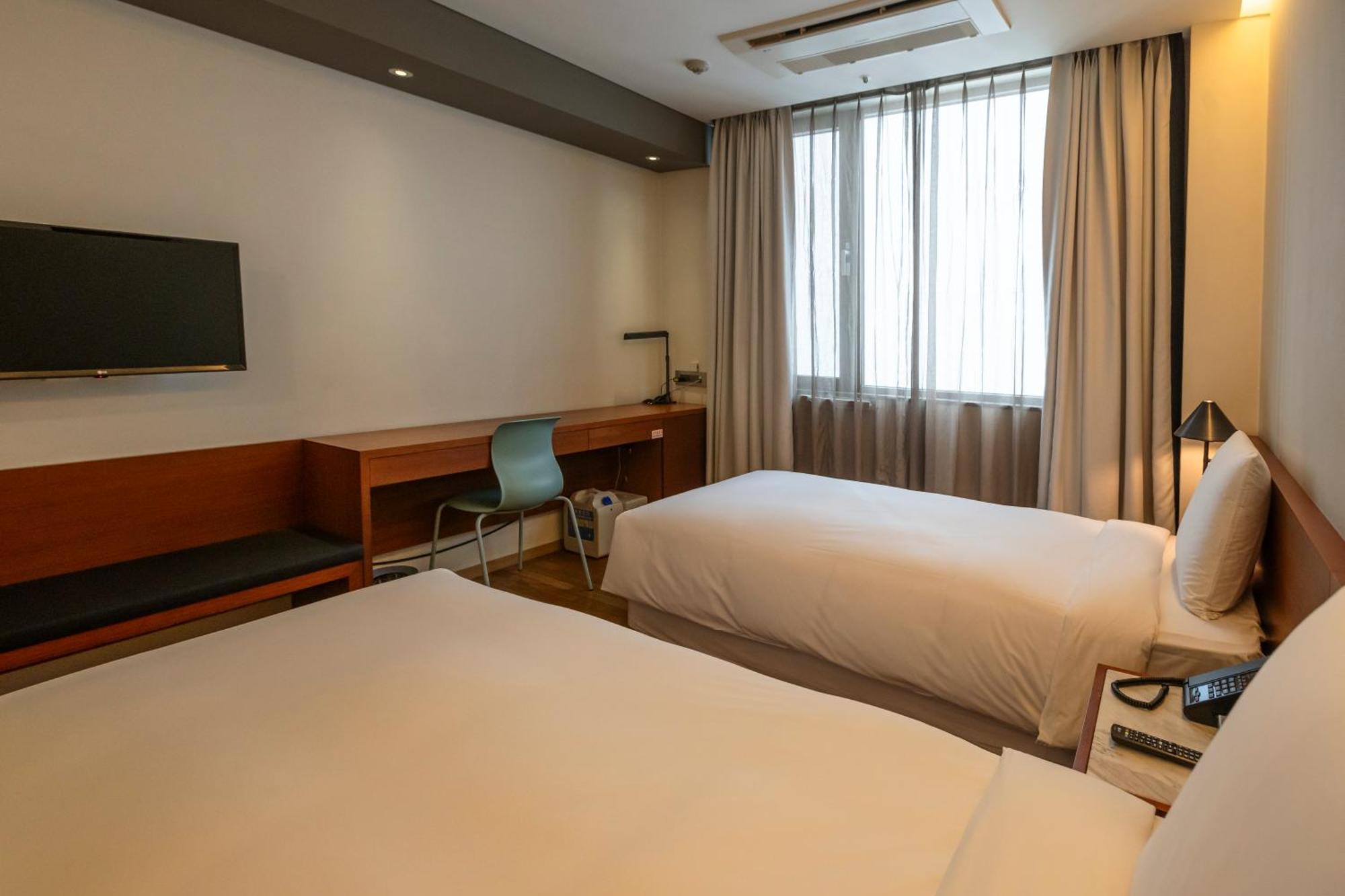 Seoul Hotel Shinshin Myeongdong Екстериор снимка