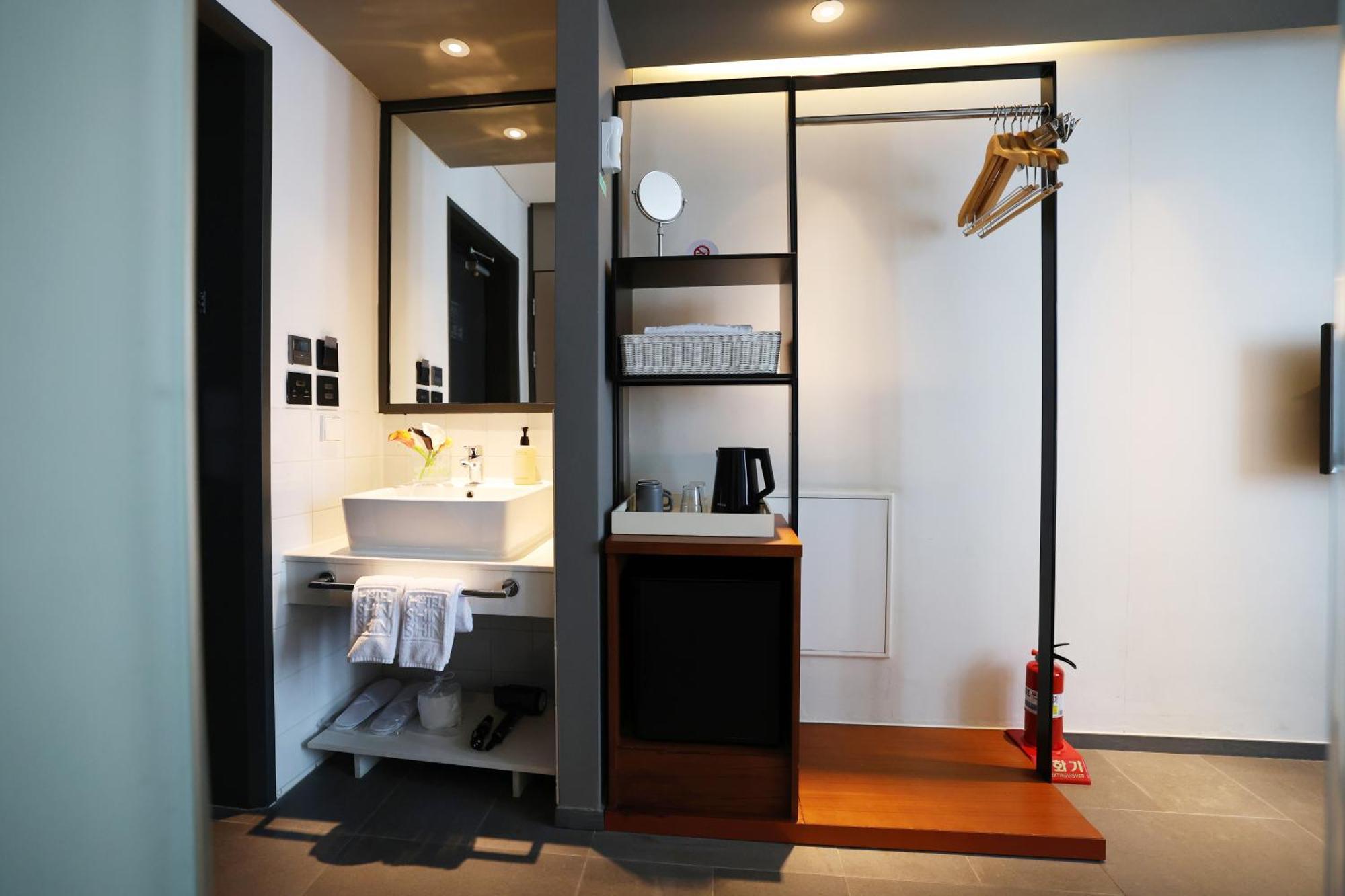 Seoul Hotel Shinshin Myeongdong Екстериор снимка