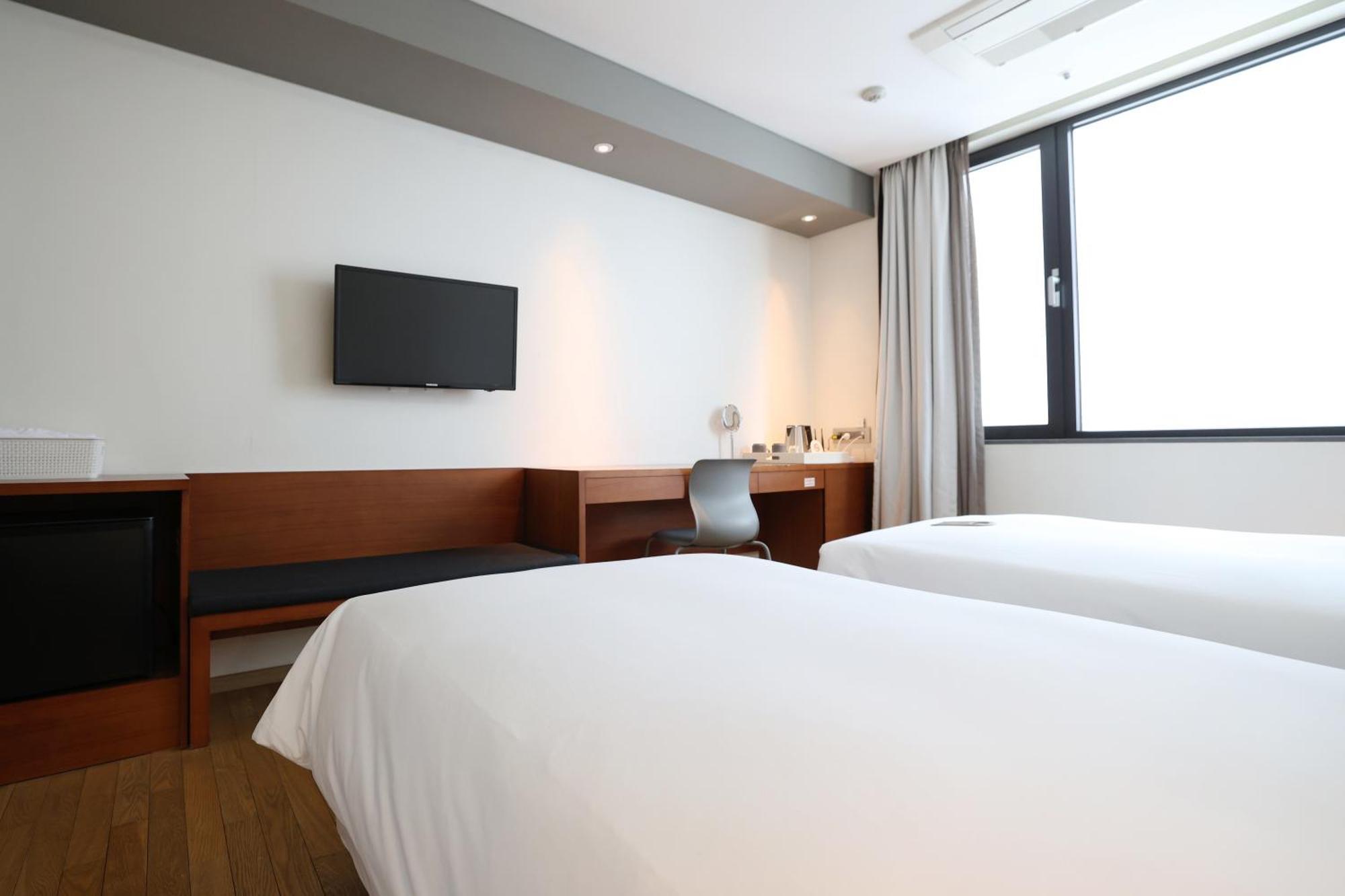 Seoul Hotel Shinshin Myeongdong Екстериор снимка