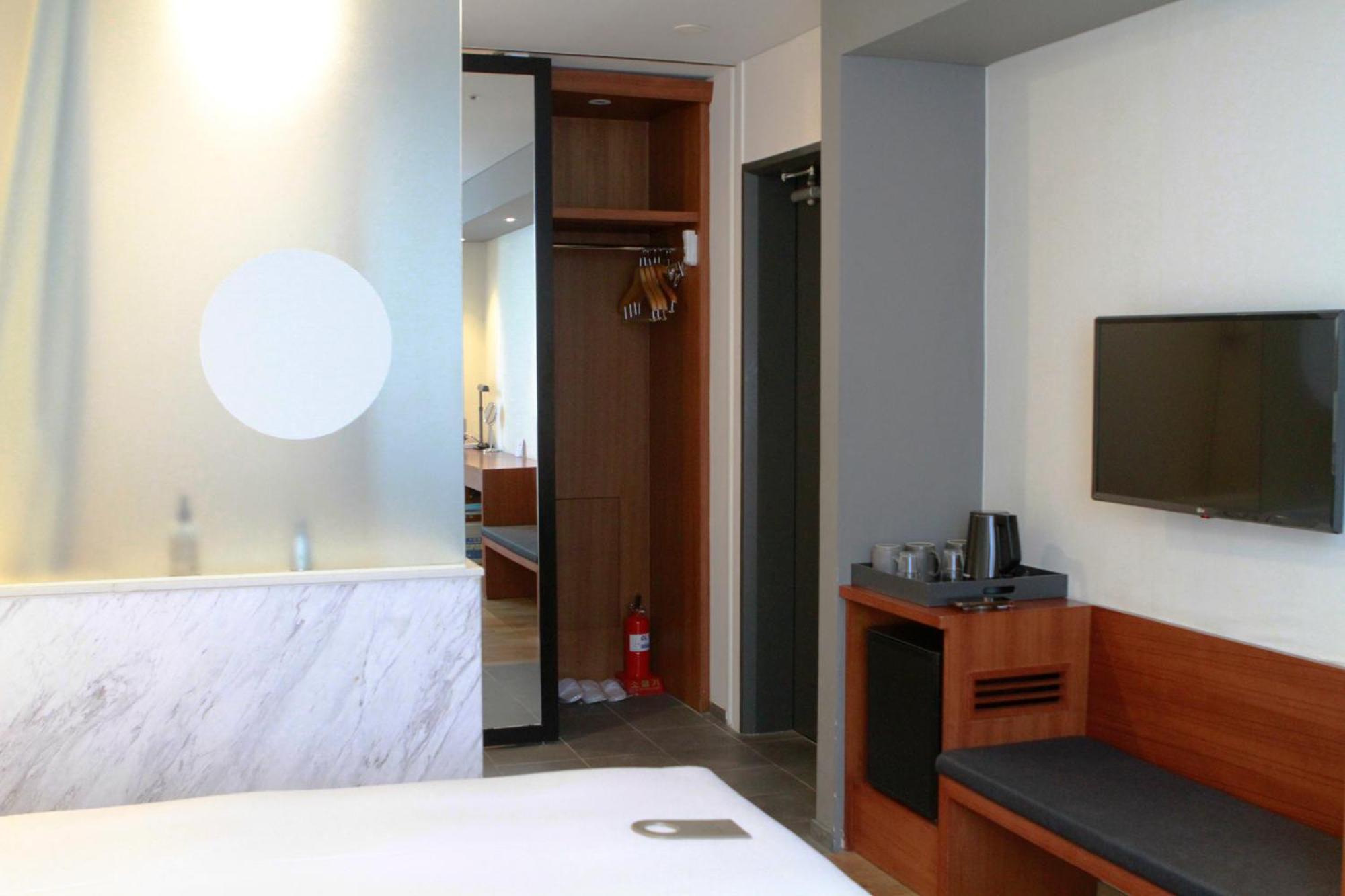 Seoul Hotel Shinshin Myeongdong Екстериор снимка